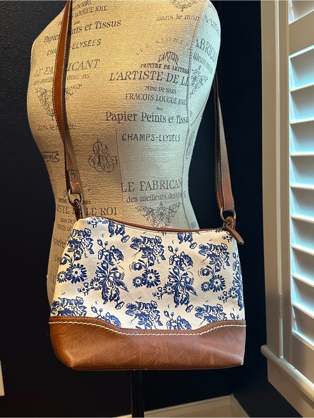 b.o.c. Floral Canvas Crossbody Bag in Blue and Tan Trim - Picture 3 of 7
